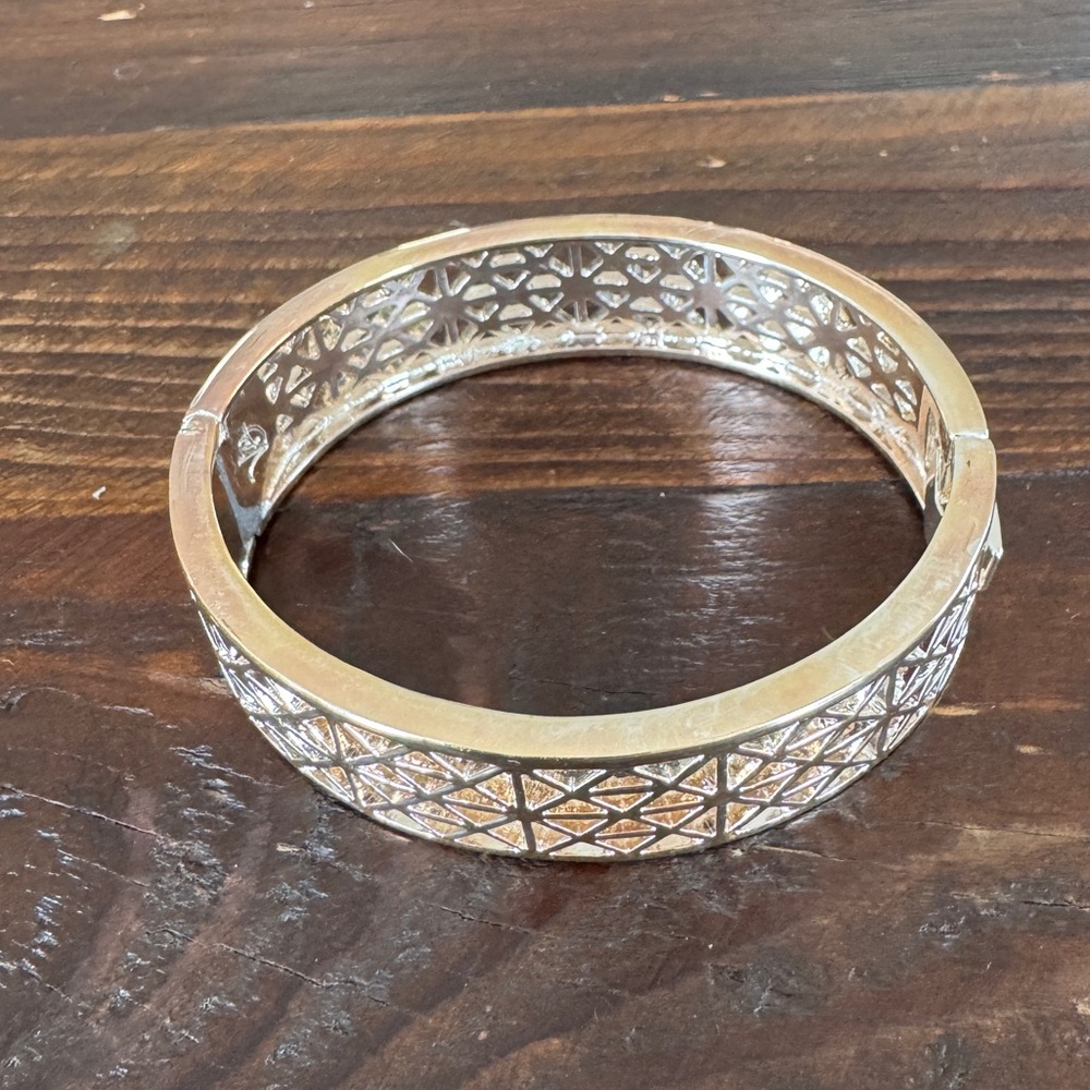 Vera Bradley Silver Tone Bangle Bracelet